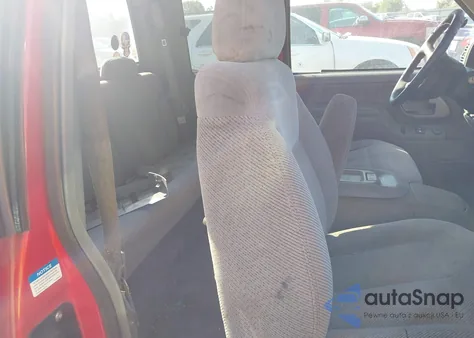 1997 GMC Sierra 1500 Sl Wideside z USA, uszkodzony, nr VIN 2GTEC19R2V1546427